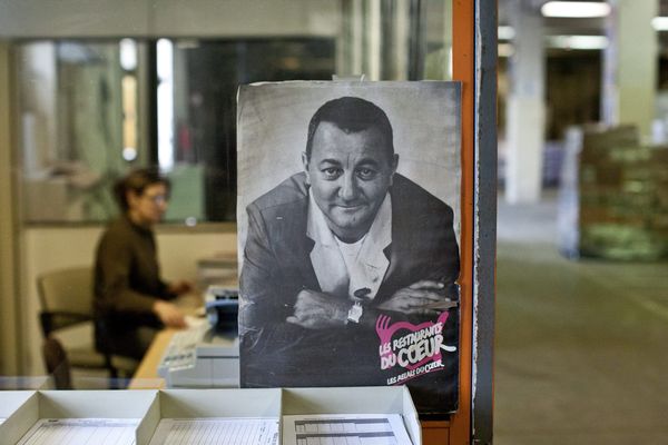 Les restos du coeur ont été créés par Coluche en 1985 sous forme d'association