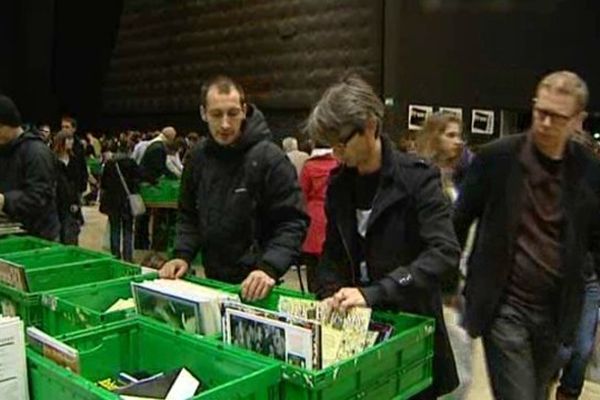 Braderie solidaire du Secours Populaire et de la FNAC en 2013