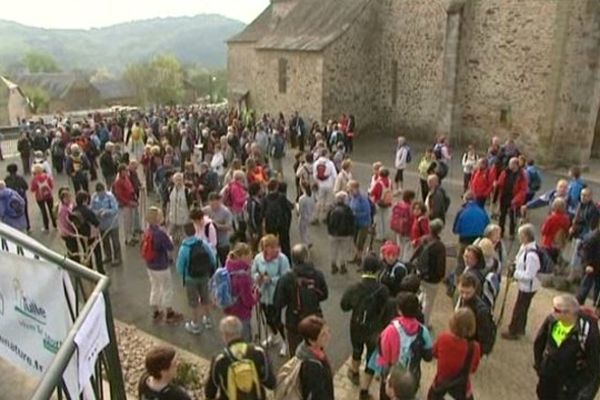 Plus de 700 marcheurs ont pris le départ ce matin de St Hilaire-Peyroux pour 19 kms vers Tulle.