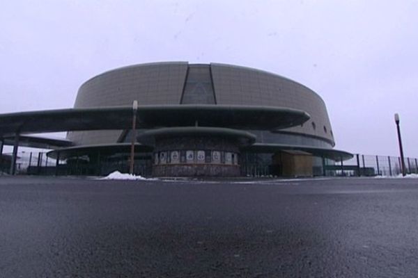 Depuis le début de sa tournée fin 2014, "La bête immonde" est régulièrement contestée dans les villes qu'elle traverse. Le spectacle aura tout de même lieu à Cournon-d'Auvergne.