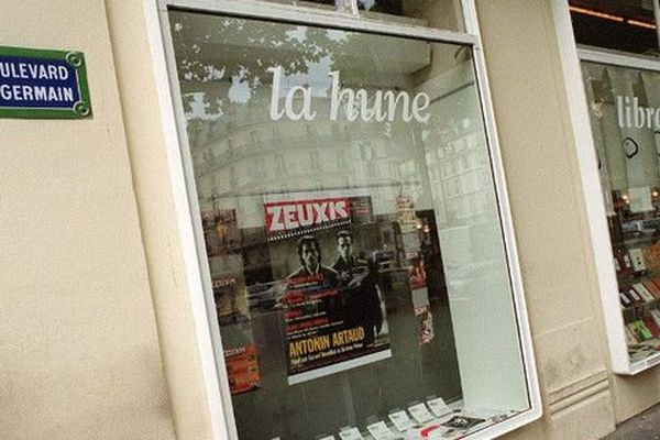 La devanture de la librairie La Hune, à Paris. 