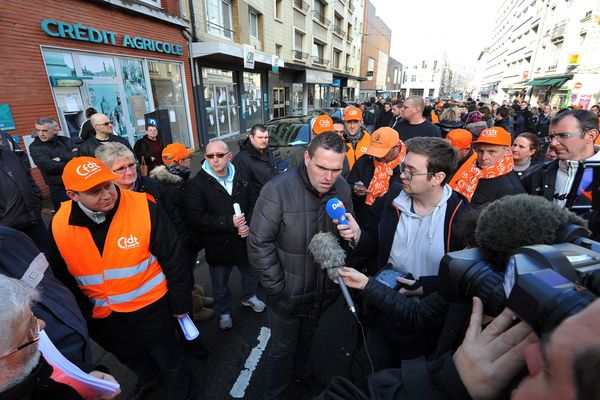 Les salariés de Continentale Nutrition avait déjà manifesté dans la semaine devant le Crédit Agricole de Boulogne-sur-Mer