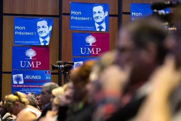 Nicolas Sarkozy poursuit sa tournée dans le cadre de la campagne pour la présidence de l'UMP.