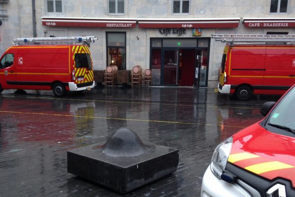 Fuite d'eau au café de la Place Pasteur à Besançon 