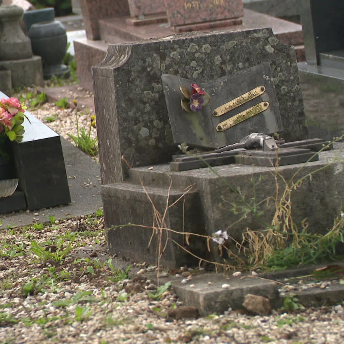 Articles funeraires : quelles possibilités pour orner une tombe ?