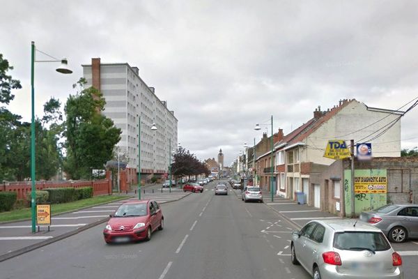 L'accident a eu lieu dans la rue de la République, qui traverse toute la commune de Saint-Pol-sur-Mer. 