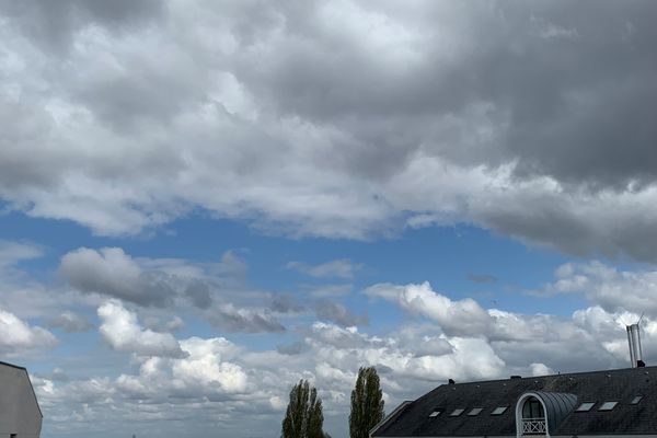 Le ciel encombré de Mons-en-Barœul