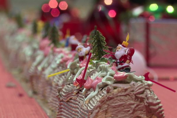 Cette bûche de Noël, réalisée dans le Cantal, mesure 18 mètres.