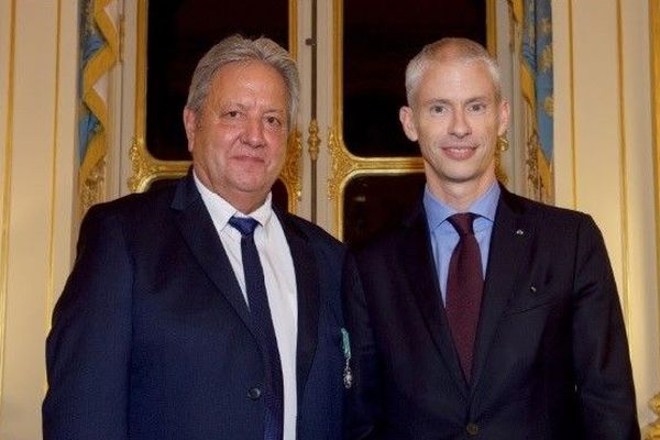 Serge Vaneson a reçu les insignes de Chevalier des Arts et des Lettres des mains de Franck Riester, ministre de la Culture et de la Communication