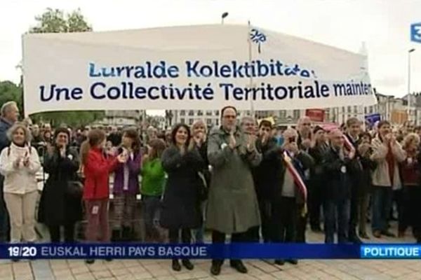 Manifestation des élus en juin 2013