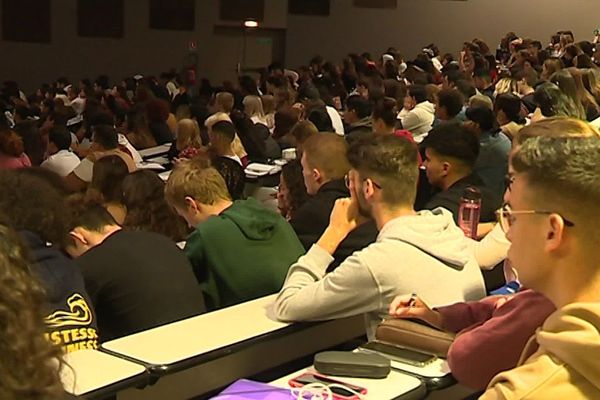 Une première immersion dans le monde des amphis pour les nouveaux étudiants de Paul Valéry, à Montpellier.