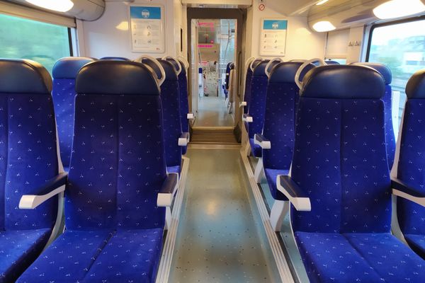 By mid-morning, the Lyon-Grenoble train was almost empty. 