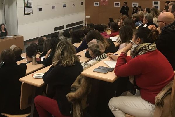 Près de 200 étudiants et professionnels sont venus assister à ce forum sur les violences sexistes et sexuelles. 