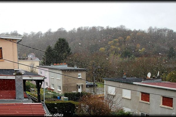 Il neigeait à Villerupt (54) ce matin.