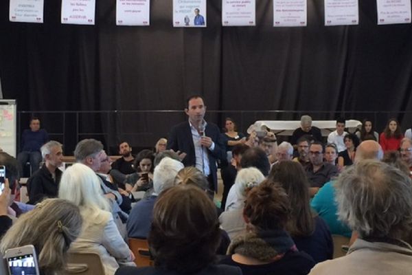 300 personnes environ sont venues écouter Benoît Hamon.