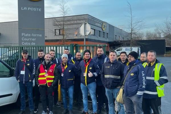 Un rassemblement à Roubaix lors d'un débrayage d'une heure entre 7h30 et 8h30.