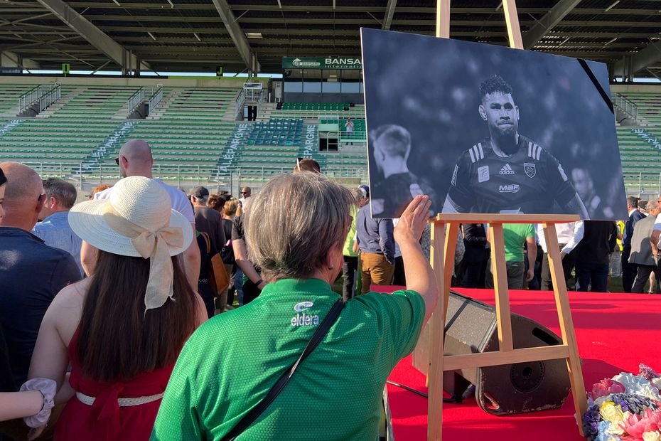 Tribute to Kelly Meafua, the USM rugby player who died after jumping from a bridge in Montauban