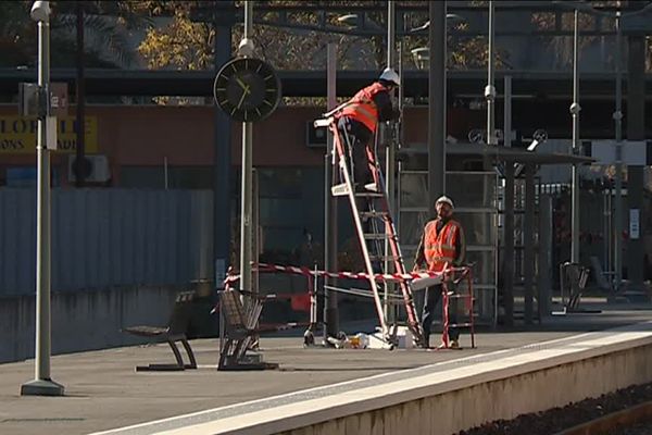 Derniers préparatifs avant la réouverture de la ligne, le 10 décembre.