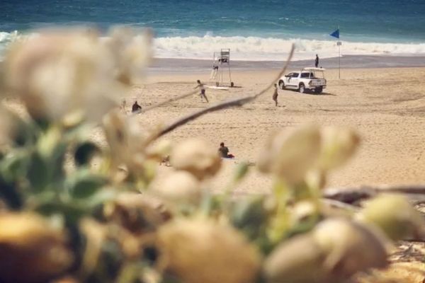 Plage dans les Landes : mieux vaut se baigner dans la zone surveillée pour éviter le risque de noyade 