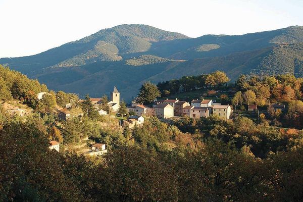 Le feu s'est déclaré très tôt ce dimanche matin dans les Hauts-Cantons