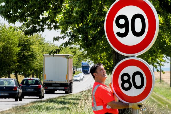 La vitesse maximale autorisée sur certaines routes départementales pourrait revenir à 90 km/h.