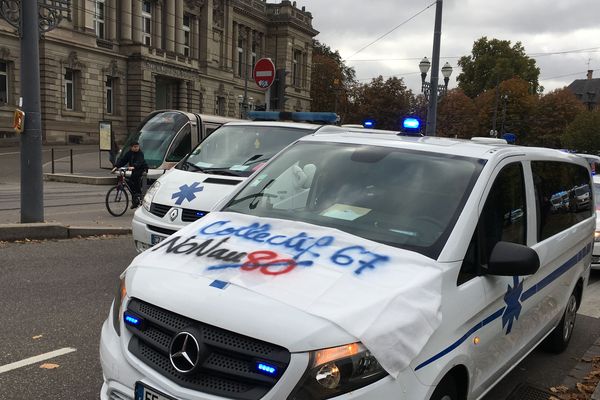 Les ambulanciers sont arrivés Place de la république en tout début d'après-midi