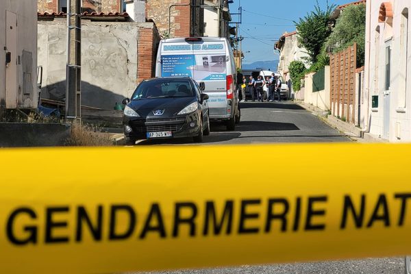 Depuis ce matin , la rue des violettes à Trouillas et tout le périmètre sont bouclés par la Gendarmerie Nationale.