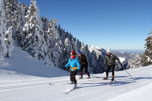 Le ski de fond est un sport d'endurance complet et ludique. Dans les Pyrénées, de nombreuses stations de ski et nordiques proposent des pistes au milieu de paysages exceptionnels.