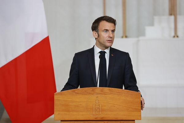 Emmanuel Macron rencontrera les familles et les collègues des trois victimes pour un hommage à l'école nationale de police de Roubaix.