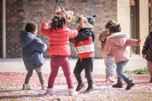 Entre membres d'une fratrie, les relations peuvent être conflictuelles mais c'est normal.