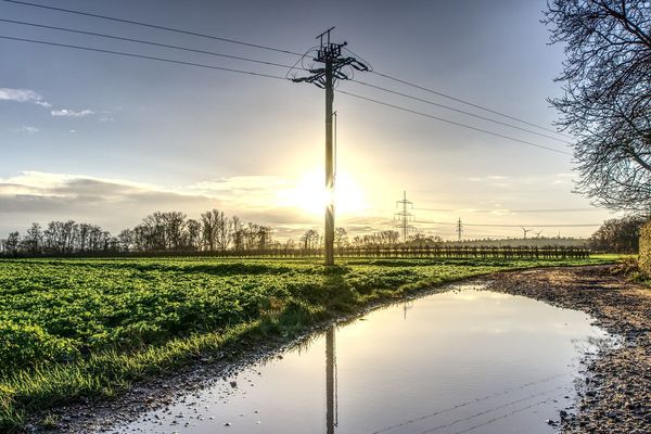 15 000 foyers privés d'électricité en pays de la Loire après le passage de la tempête Miguel