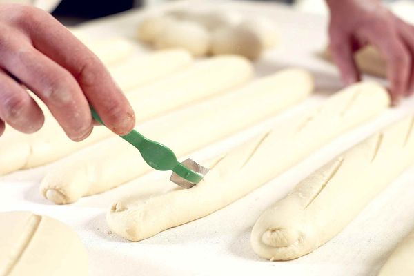 Trois Chinois préparent la coupe du monde de boulangerie à Chartres