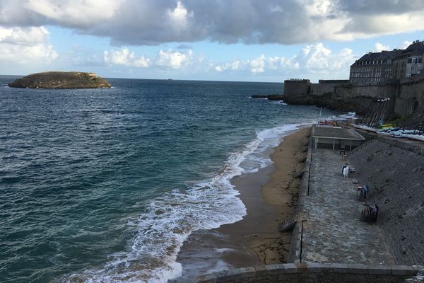 Quatre jours de forts coefficients de marée sont attendus à partir de ce dimanche, la préfecture appelle à une grande prudence sur le littoral.