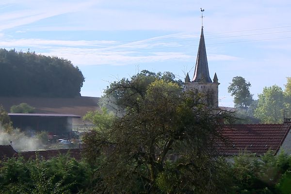 A Chemin d'Aisey (Côte-d'Or), le clocher pourrait bientôt poser problème à la municipalité.