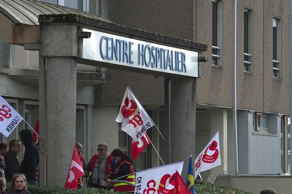 Le personnel de l'hôpital Saint-Junien se mobilise pour sauver son service de soins de suite et de réadaptation.