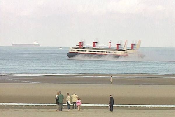 Trop gourmand en kérosène l'hovercraft a du s'incliner face à la concurrence que représentait le tunnel sous la manche.