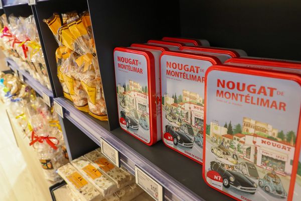 C'est le 37eme label IGP de la région Auvergne-Rhône-Alpes, et pour le syndicat des nougatiers de Montélimar c'est - forcément - le plus beau. Désormais, le nougat de Montélimar est reconnu au niveau européen pour sa qualité en lien avec son lieu de production. Et, c'est une avancée considérable, il est désormais protégé dans toute l'Union européenne. Les copieurs n'ont qu'à bien se tenir.