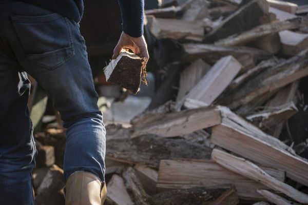 La demande de bois a été multipliée par trois cet hiver.