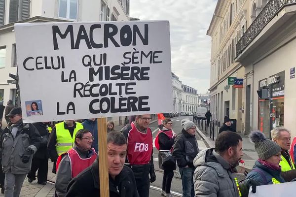 A Mulhouse, le cortège des opposants la réforme des retraites s'est ébranlé à 10h depuis la place de la Bourse.