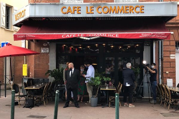 Le café du commerce place Dupuy à Toulouse, QG de Carole Delga au soir du premier tour des élections régionales - 20 juin 2021.