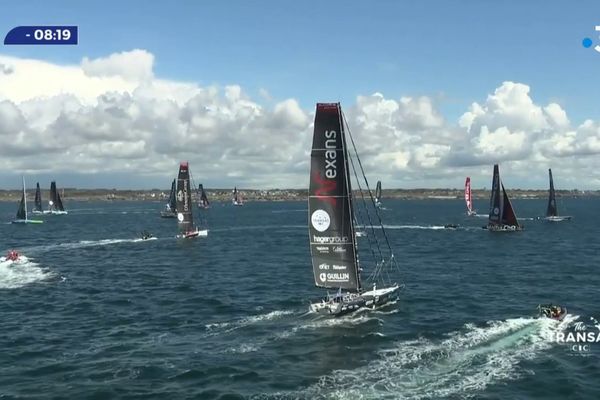 Les 48 skippers engagés dans la Transat CIC s'alignent sur la ligne de départ