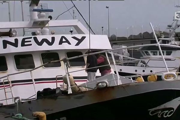 Deux marins de ce chalutier costarmoricain sont tombés à la mer samedi soir. Les recherches ont été stoppées. Le bateau est rentré au port de Roscoff