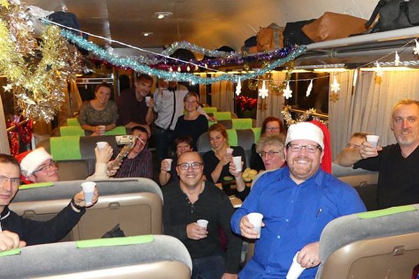 Ce mardi, les usagers du Paris-Cherbourg ont décidé de fêter noël avec un peu d'avance à bord du train