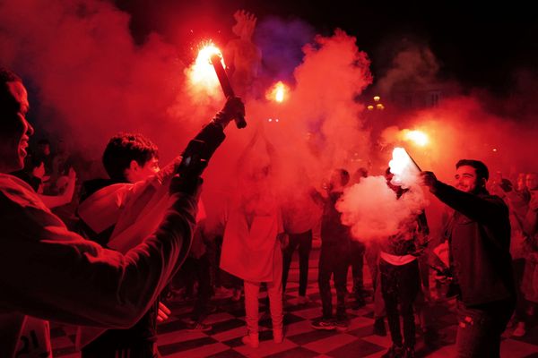 Les supporteurs de l'équipe du Maroc ont fêté en grande pompe cette victoire face à l'Espagne dans le centre-ville de Nice.