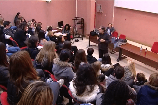 Marcel Rufo,  pédopsychiatre, professeur d'université et écrivain français, était à la cité scolaire de Montesoro vendredi pour sensibiliser les jeunes à l'anorexie