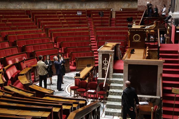 1er juillet 2024, hémicycle de l'Assemblée nationale. 76 députés ont été élus dès le 1er tour des législatives. Il reste aux Français à voter pour élire le reste des 501 députés qui complèteront les bancs de l'Assemblée national.