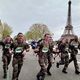 Les dix sapeurs du 19e RG de Besançon ont parcouru le marathon de Paris en 4 heures 57 minutes et 46 secondes, en treillis et avec un sac de 6kg sur le dos.