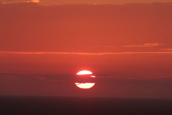 ILLUSTRATION - Lever de soleil à Palombaggia (Corse-du-Sud)