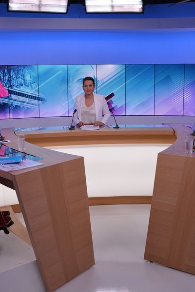 Face au député sortant Julien Dive (LR) les candidates Anne-Sophie Dujancourt (LFI) investie par le Nouveau Front Populaire, Corinne Bécourt (PCF), et Anne Zanditenas (LO) ont débattu sur le plateau de France 3 Picardie.