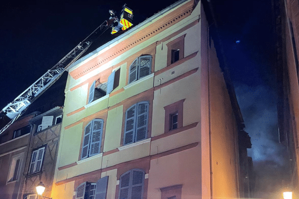 Un incendie s'est déclaré dans le centre-ville de Toulouse, lundi 10 février.